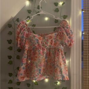 Super cute floral blouse in perfect condition!! Never worn.